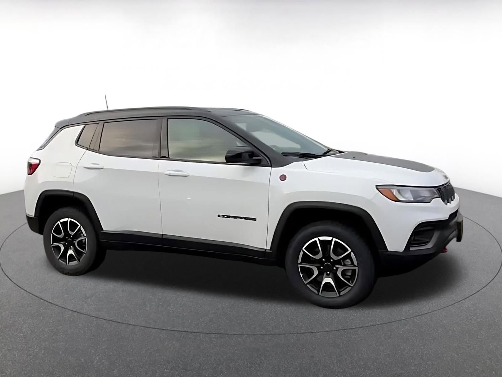 Used 2025 Jeep Compass Trailhawk w/ Trailer Tow Group image 14