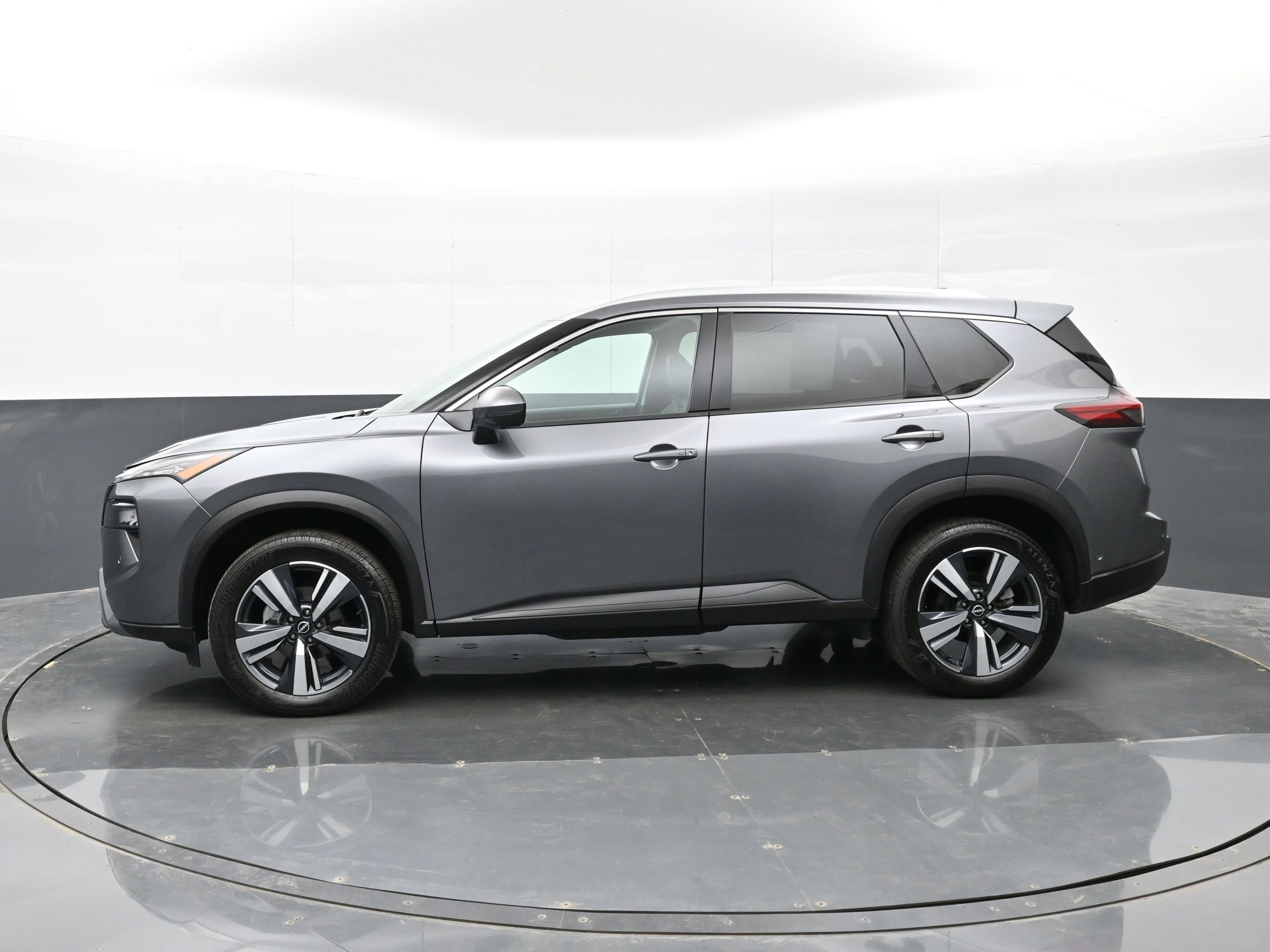 Used 2024 Nissan Rogue SL image 9