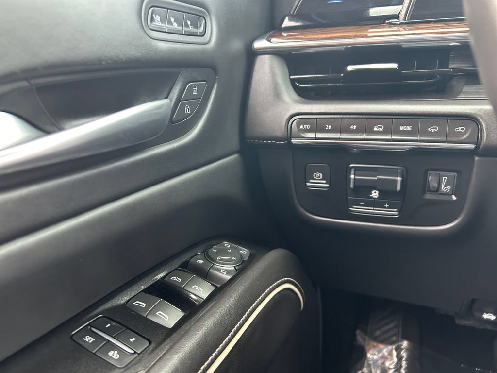 Used 2023 Cadillac Escalade Sport Platinum w/ LPO, Floor Liner Package AWD/4WD image 23
