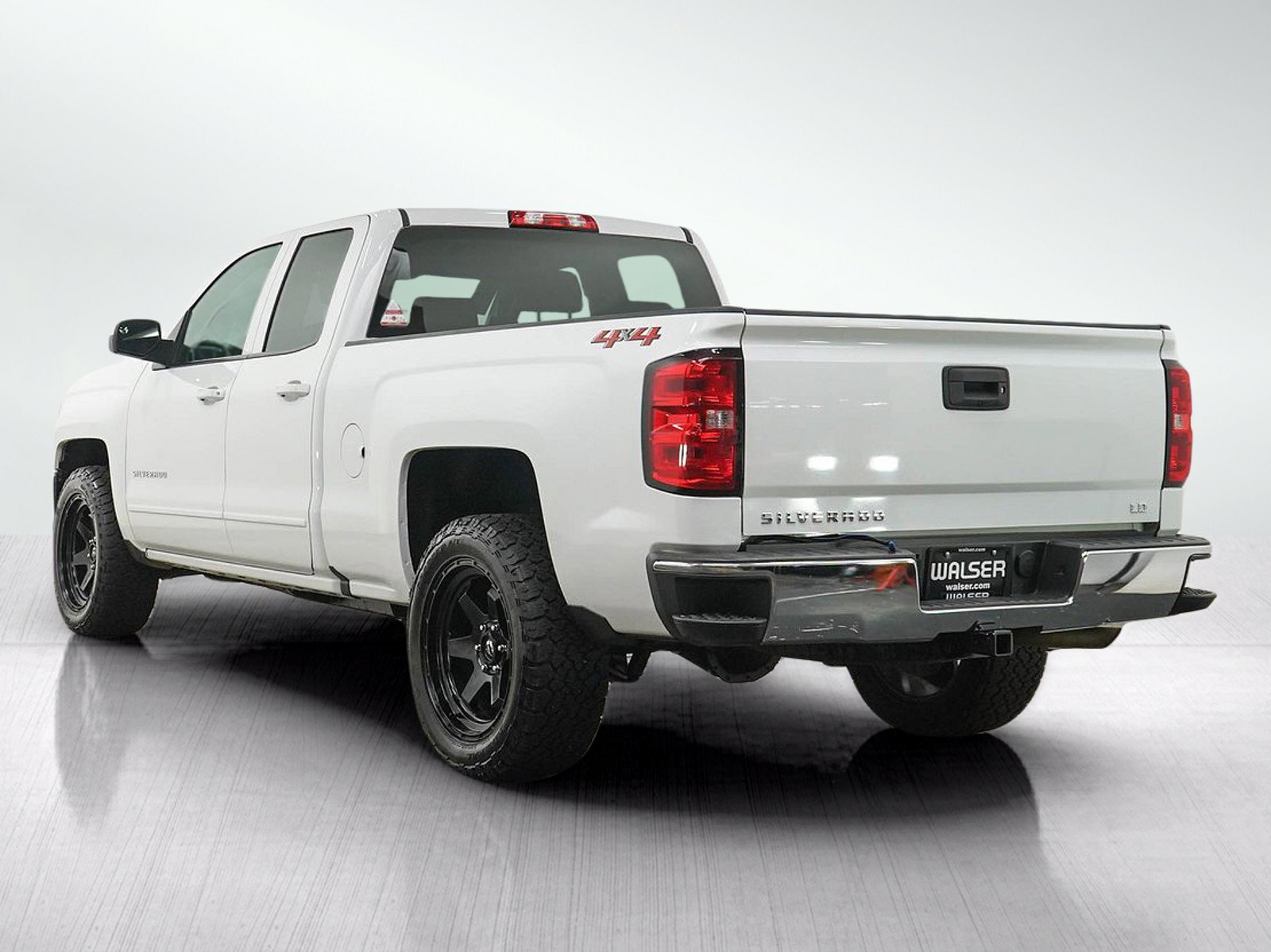 Used 2019 Chevrolet Silverado 1500 LT AWD/4WD image 3