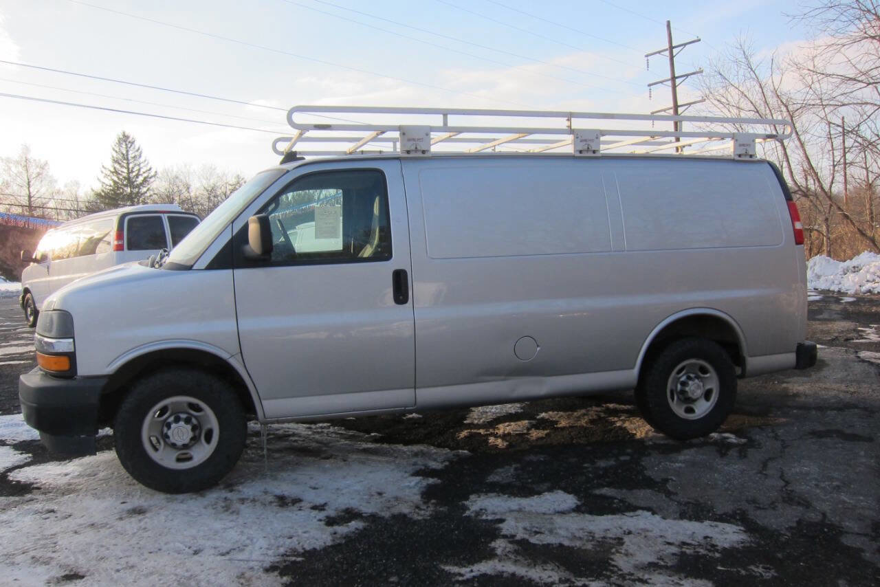 Used 2020 Chevrolet Express 3500 w/ Driver Convenience Package image 3
