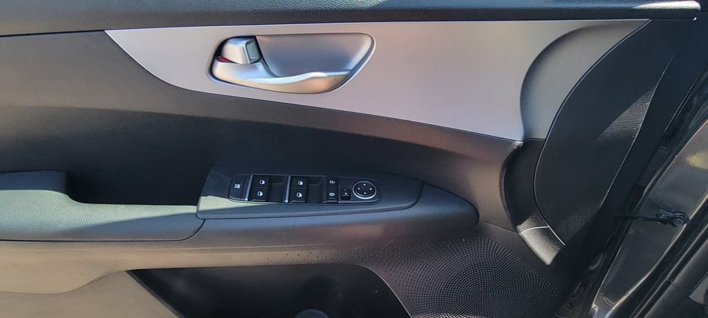 Used 2024 Kia Forte LXS w/ LXS Technology Package FWD image 12