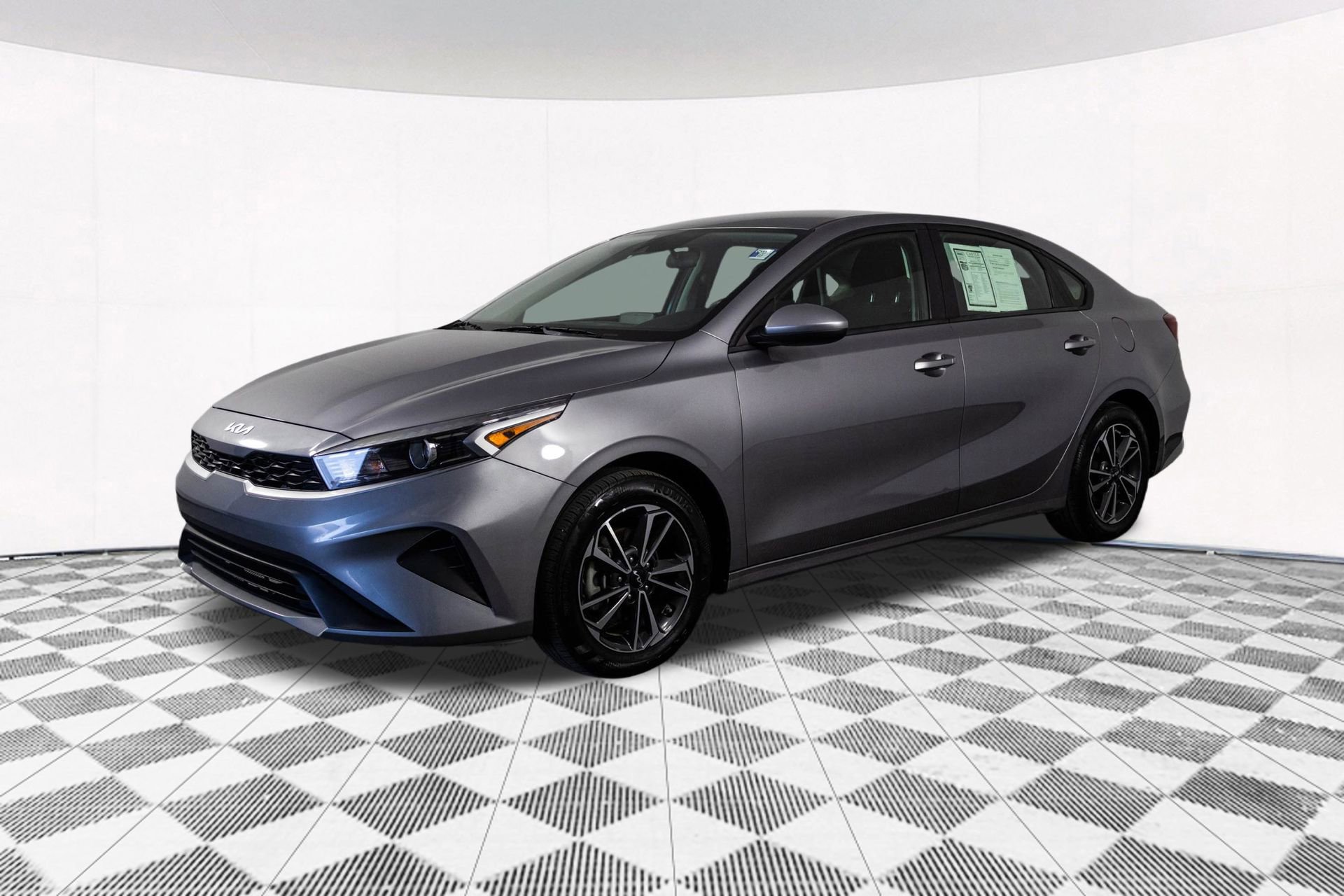 Used 2024 Kia Forte LXS FWD image 9