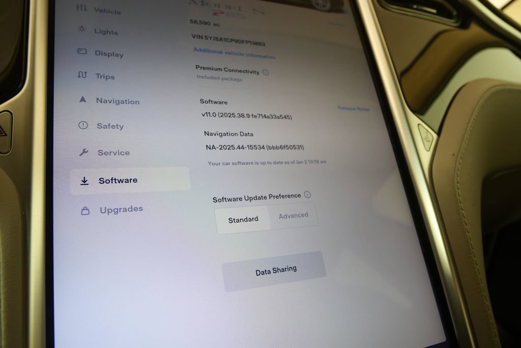 Used 2013 Tesla Model S Performance image 24