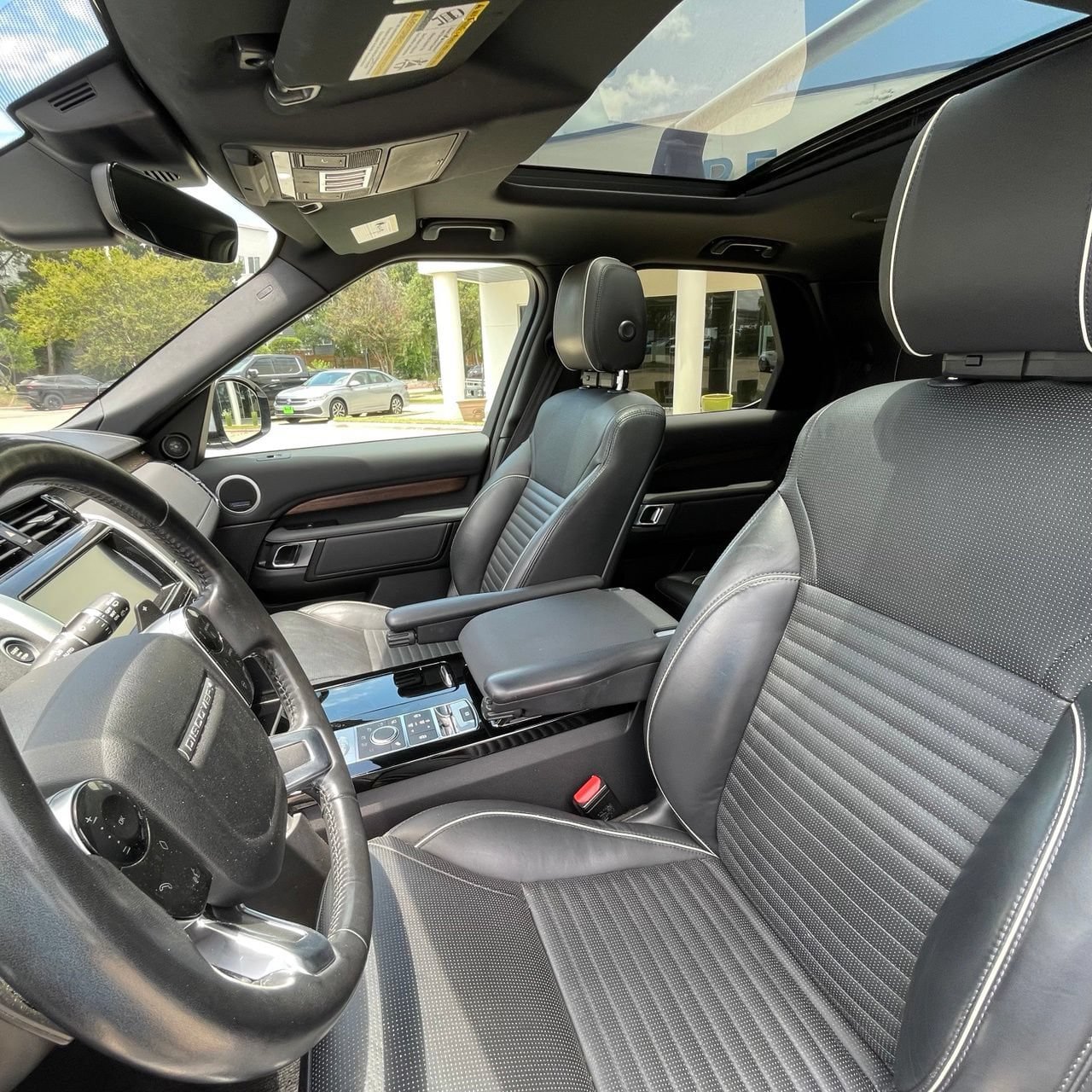 Used 2019 Land Rover Discovery HSE AWD/4WD image 22