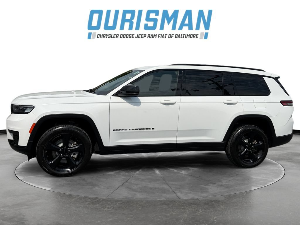 Used 2023 Jeep Grand Cherokee L Laredo AWD/4WD image 3