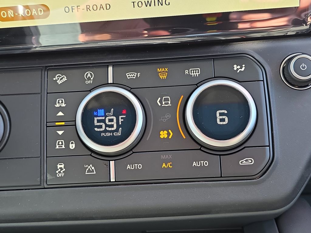 New 2026 Land Rover Defender 110 X-Dynamic SE image 23