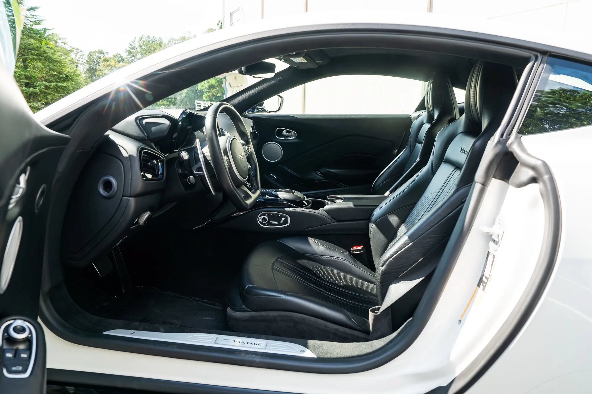 Used 2019 Aston Martin V8 Vantage Coupe RWD image 22