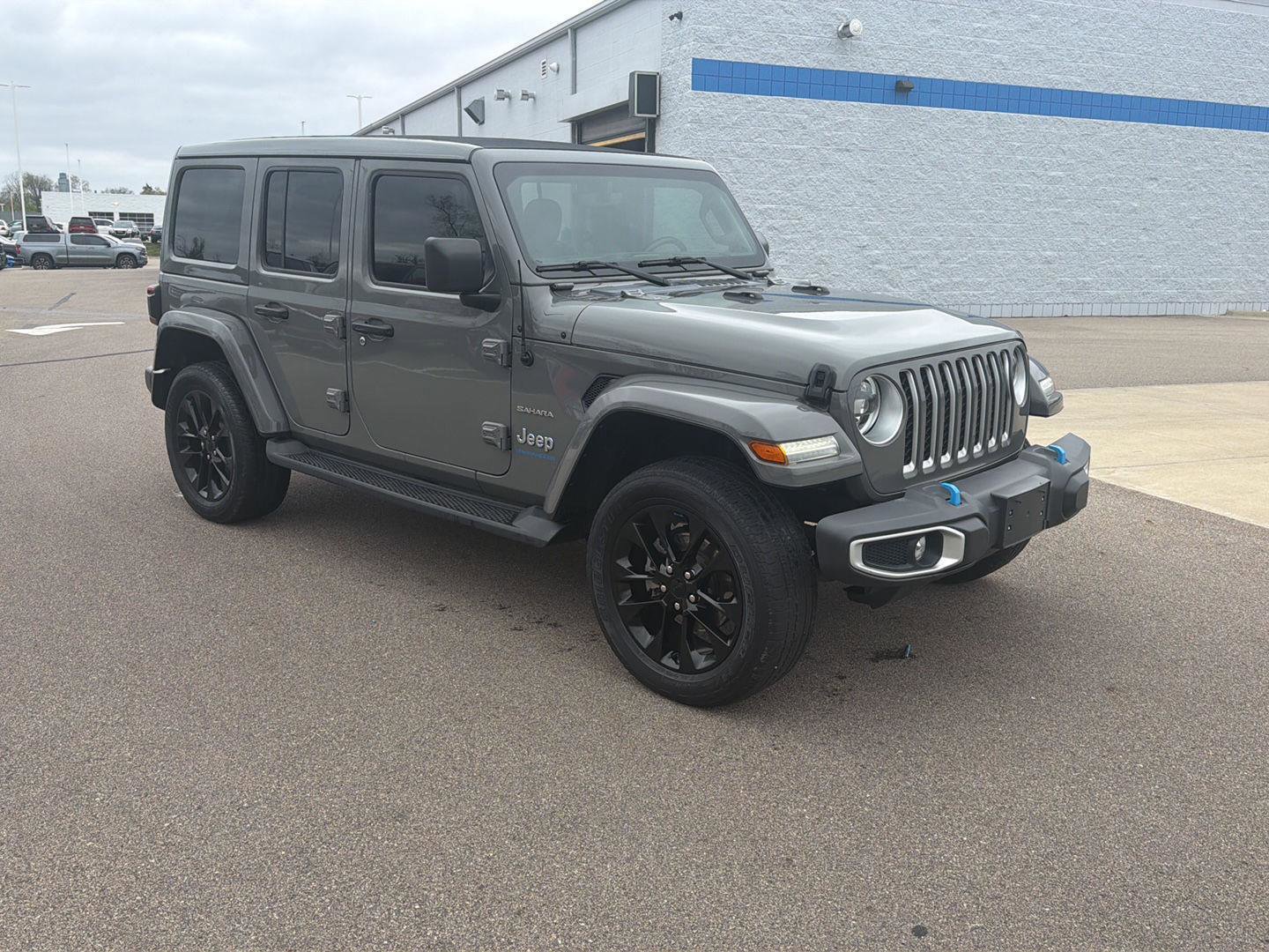 Used 2023 Jeep Wrangler Unlimited Sahara w/ Cold Weather Group AWD/4WD image 7