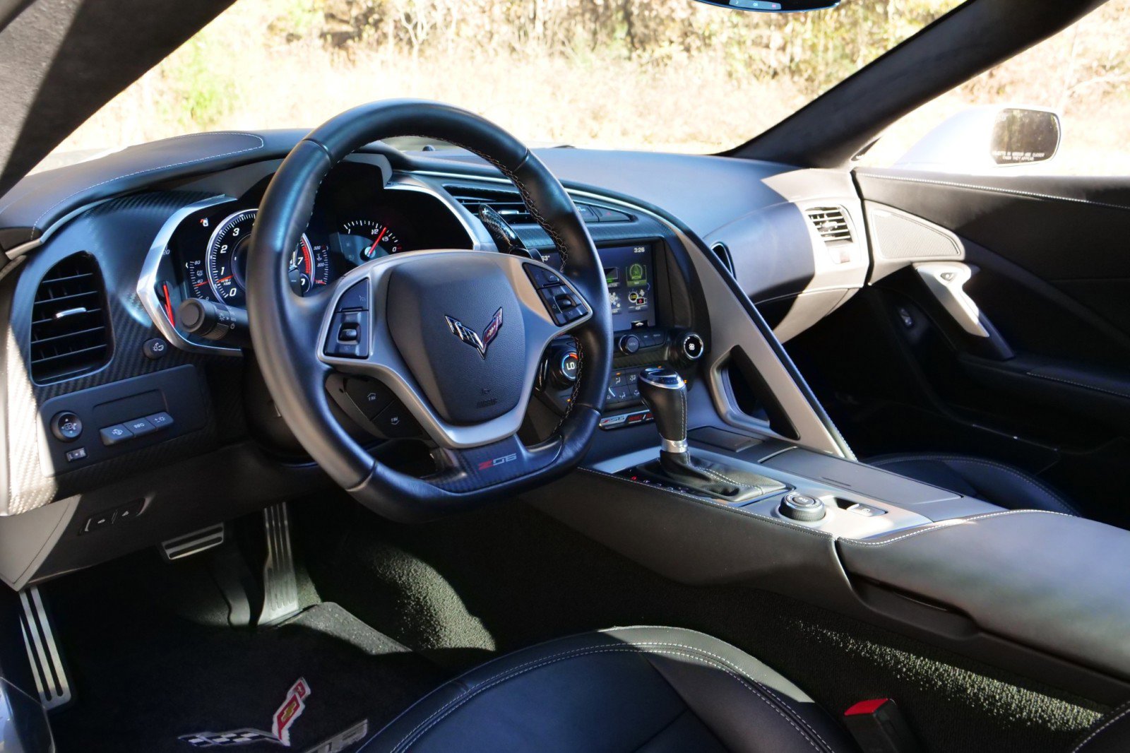 Used 2016 Chevrolet Corvette Z06 w/ 3LZ Preferred Equipment Group image 2