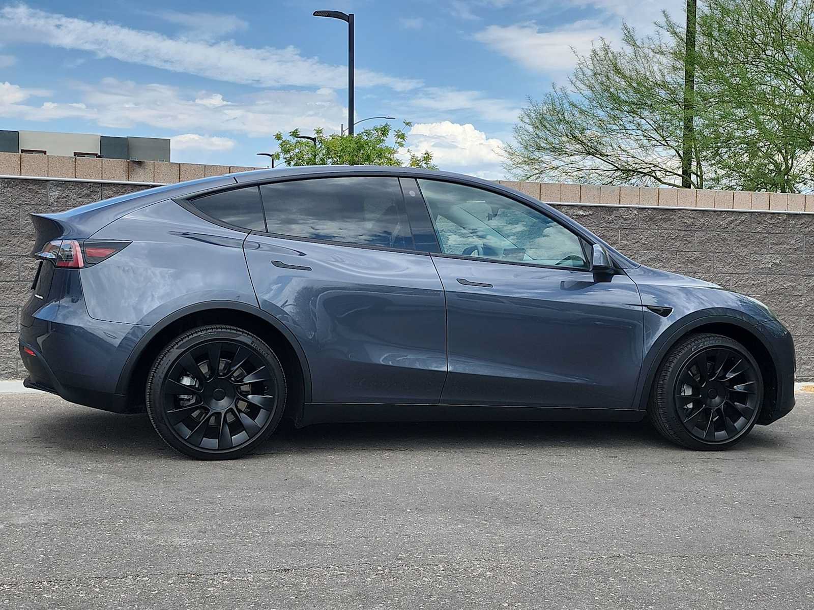 Used 2023 Tesla Model Y Long Range AWD/4WD image 9