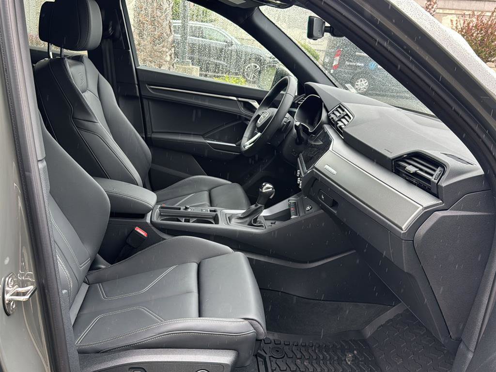 Used 2025 Audi Q3 2.0T Premium w/ Convenience Package image 13