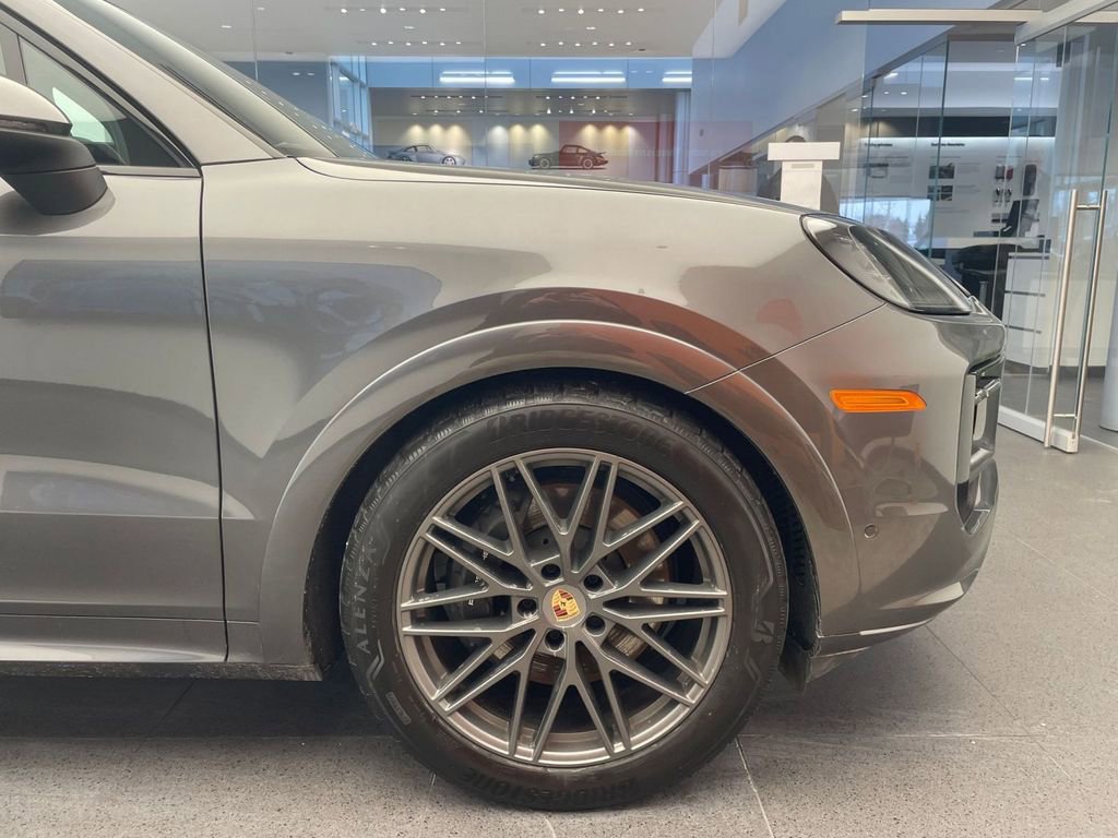 Used 2025 Porsche Cayenne image 24