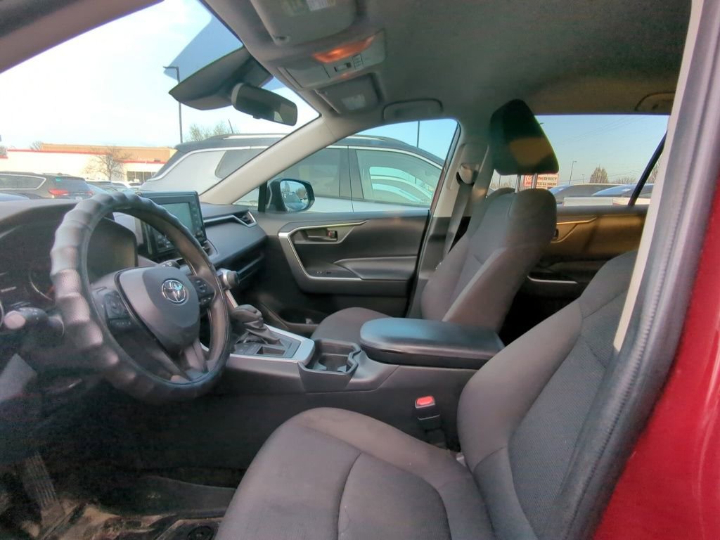 Used 2020 Toyota RAV4 LE image 6