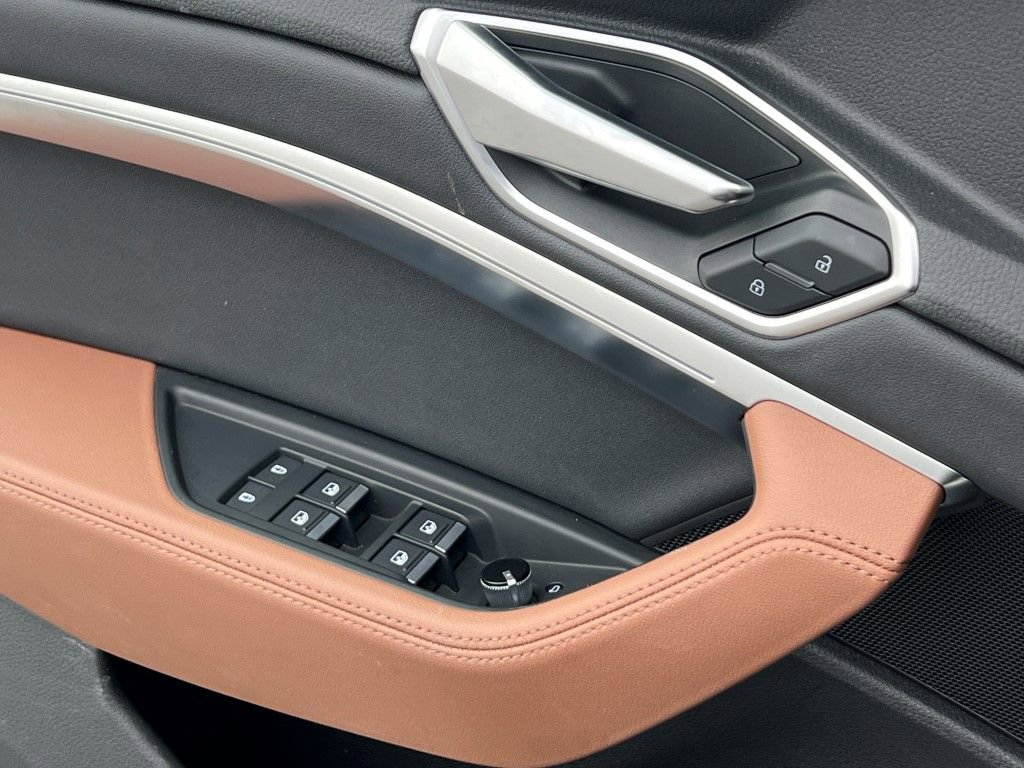 Certified 2022 Audi e-tron Premium w/ Convenience Plus Package image 38