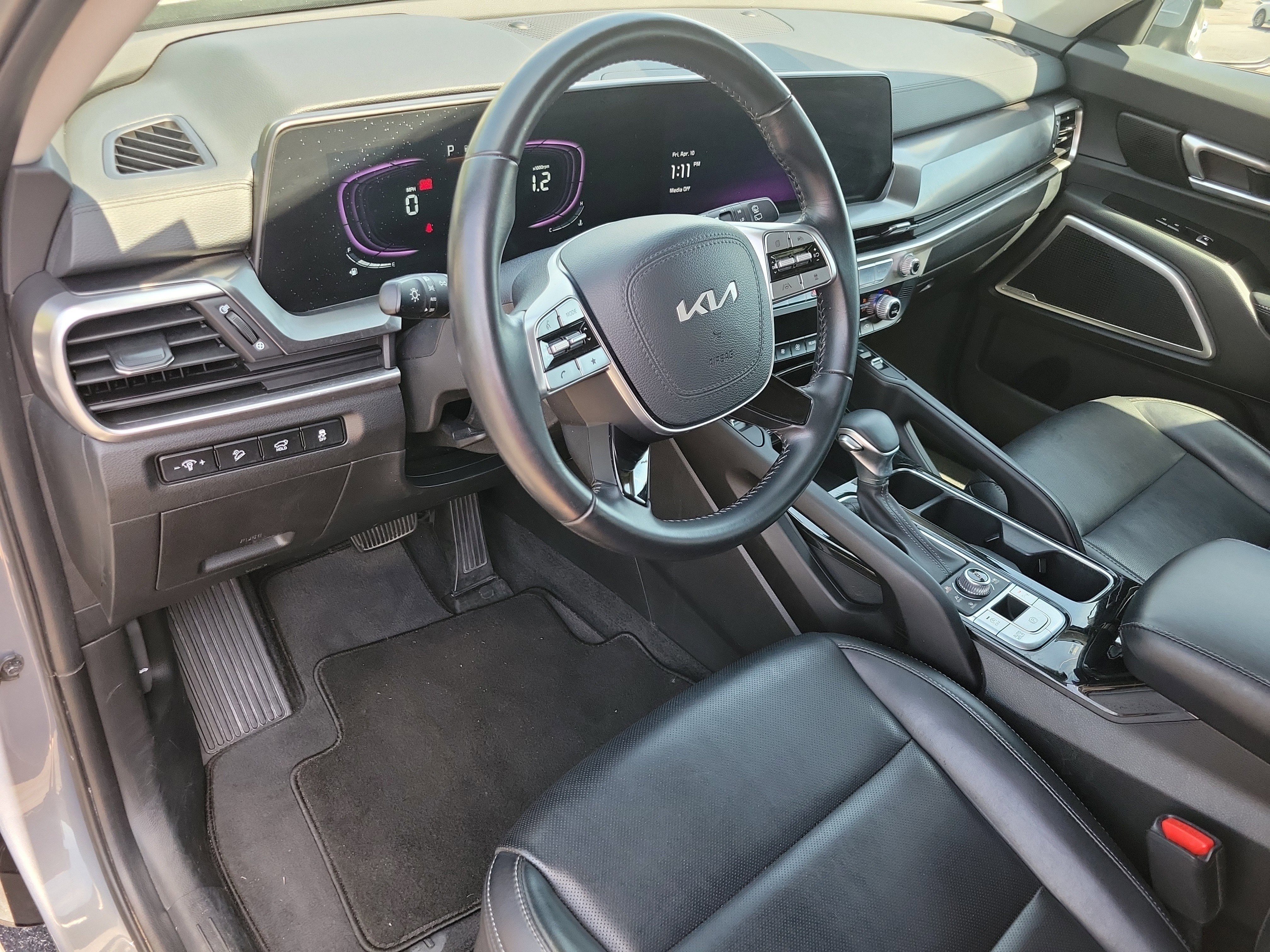 Used 2025 Kia Telluride S image 3