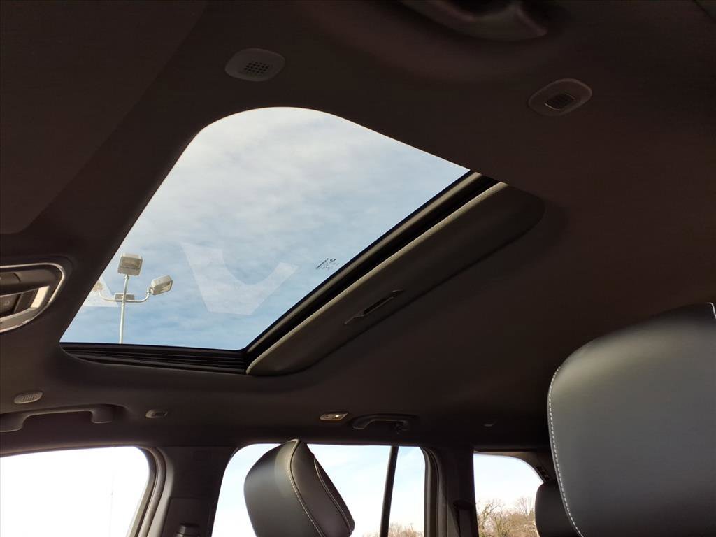 New 2026 Jeep Grand Cherokee Altitude image 13