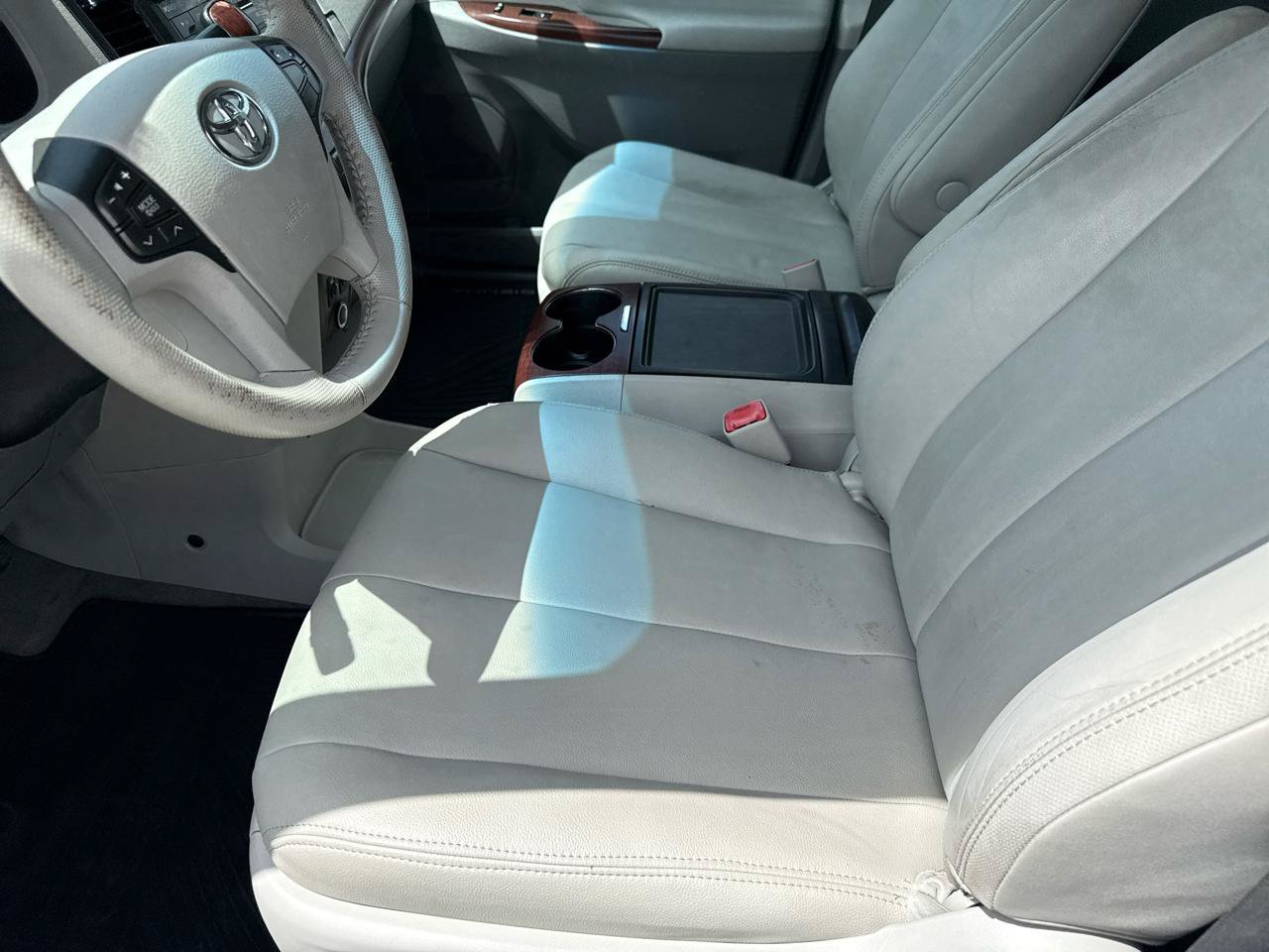 Used 2013 Toyota Sienna XLE FWD image 11