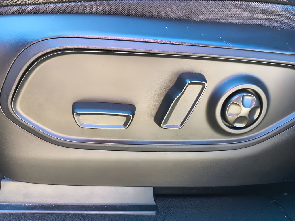 Used 2022 Jeep Grand Cherokee Limited image 14