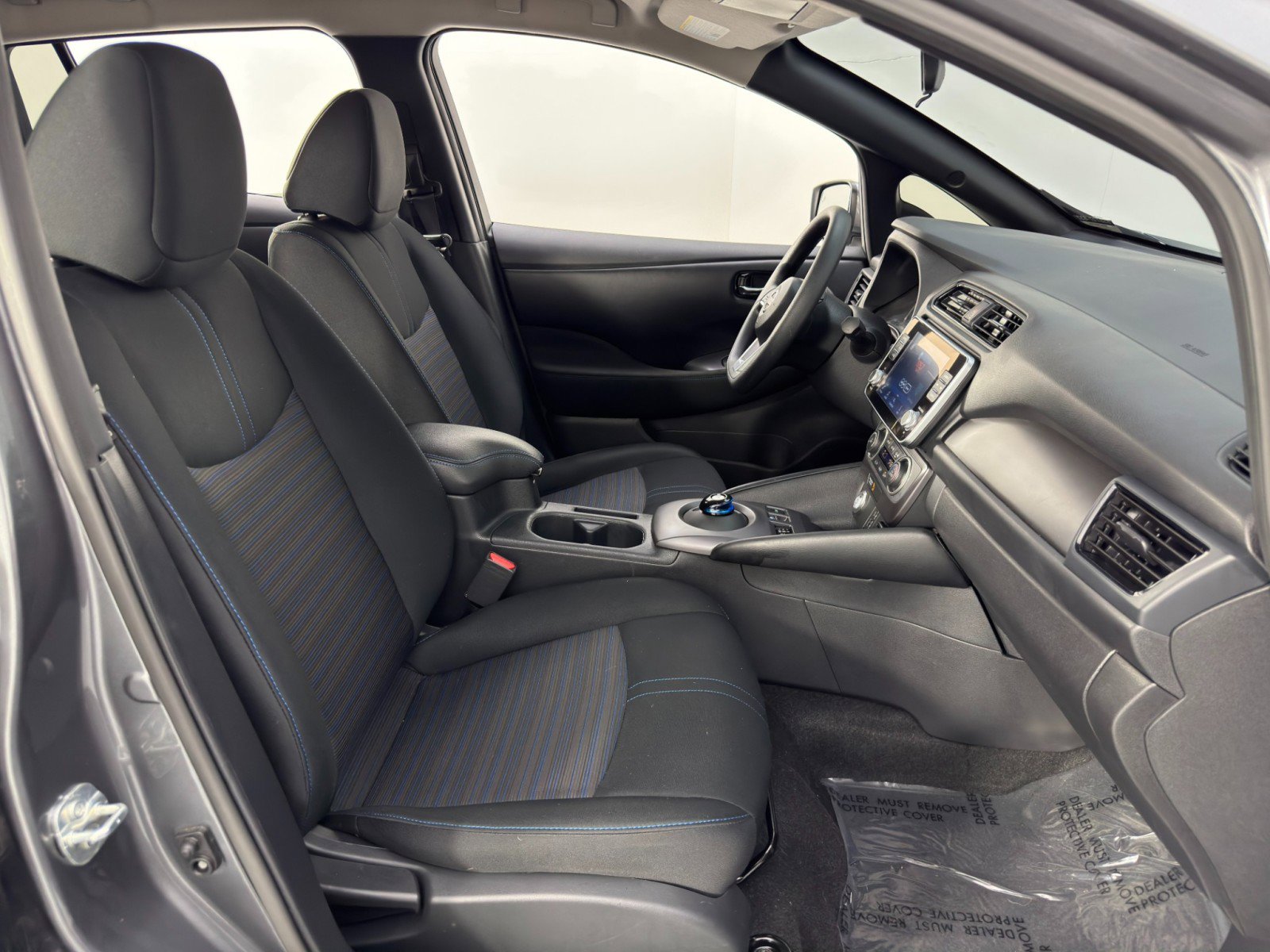 Used 2025 Nissan Leaf S image 14