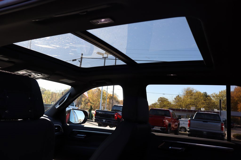 New 2026 Chevrolet Suburban RST image 23