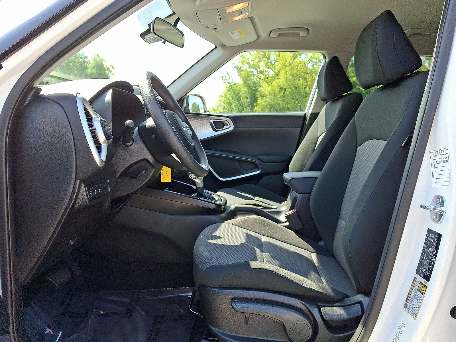 Certified 2025 Kia Soul LX w/ LX Technology Package FWD image 13