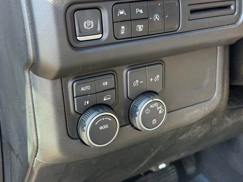 Used 2023 Chevrolet Tahoe LT w/ Luxury Package AWD/4WD image 13