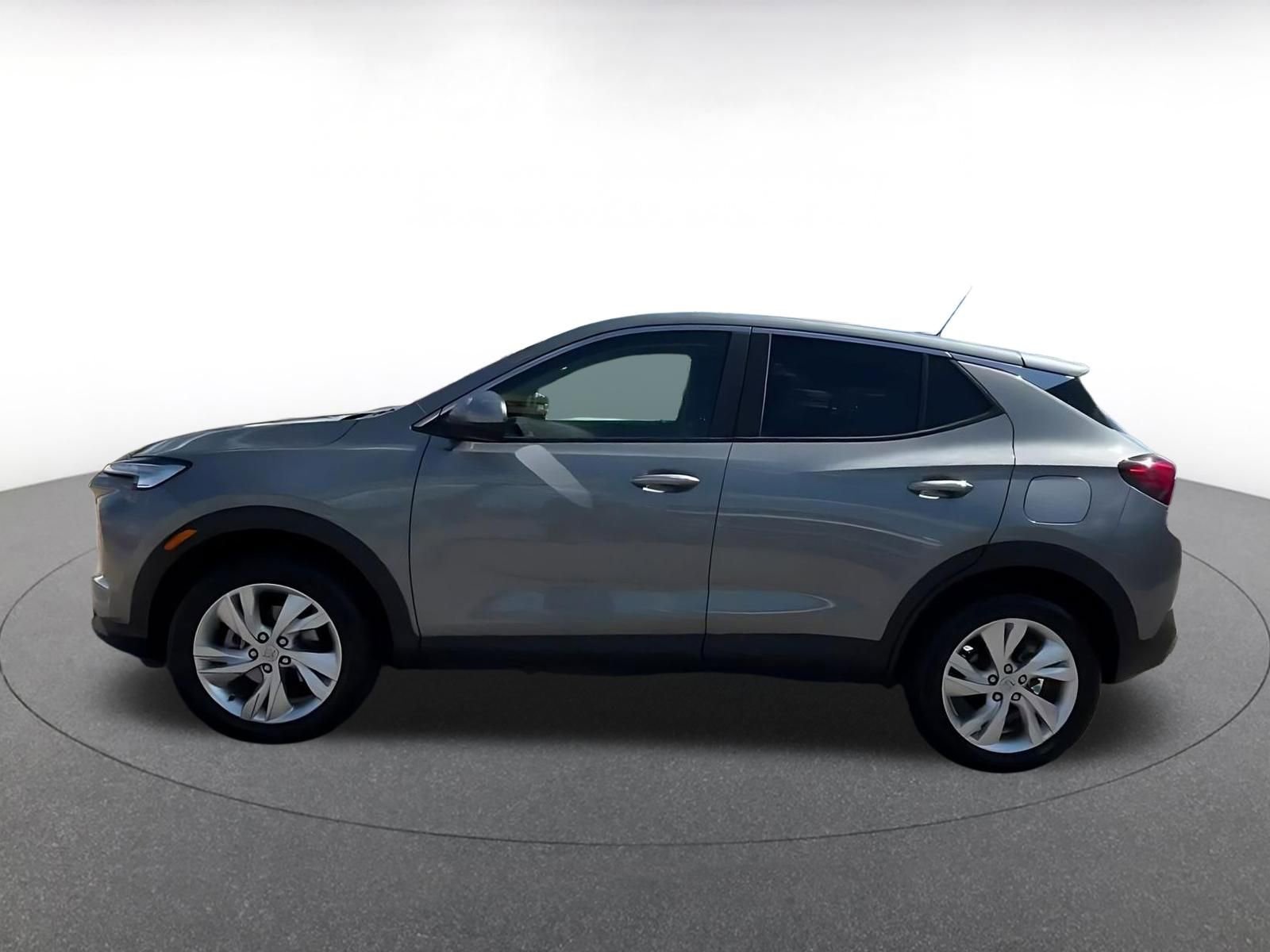 Used 2025 Buick Encore GX Preferred AWD/4WD image 9