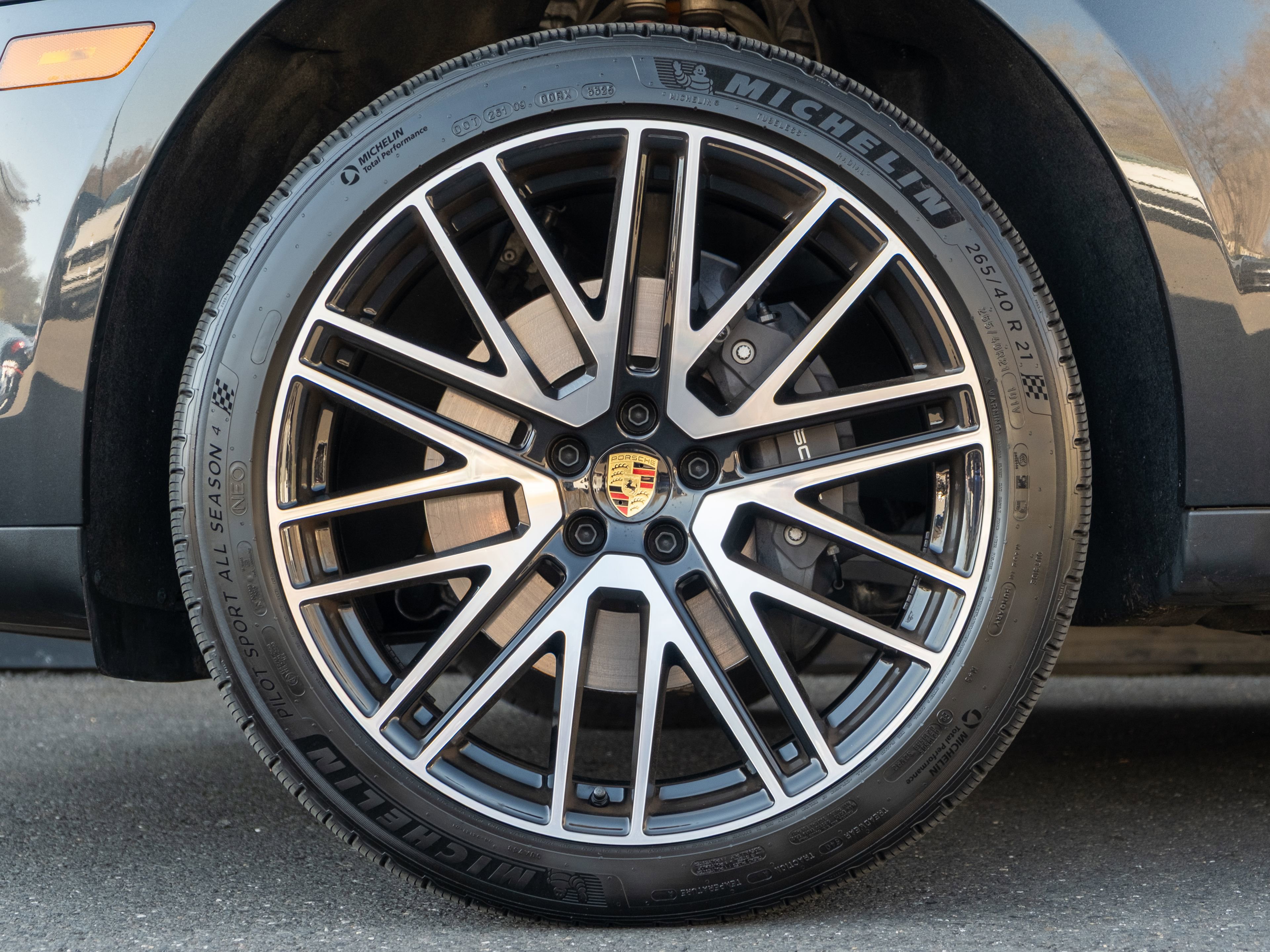 Certified 2026 Porsche Macan image 12