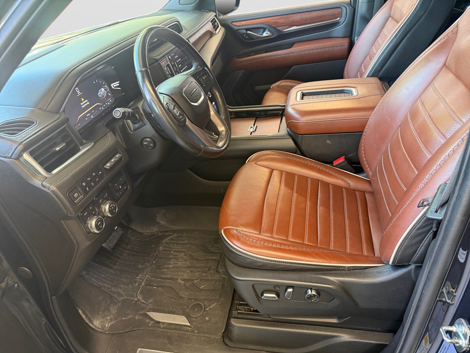 Used 2023 GMC Yukon Denali Ultimate AWD/4WD image 11