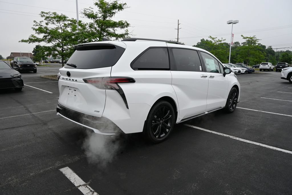 New 2026 Toyota Sienna XSE FWD image 10
