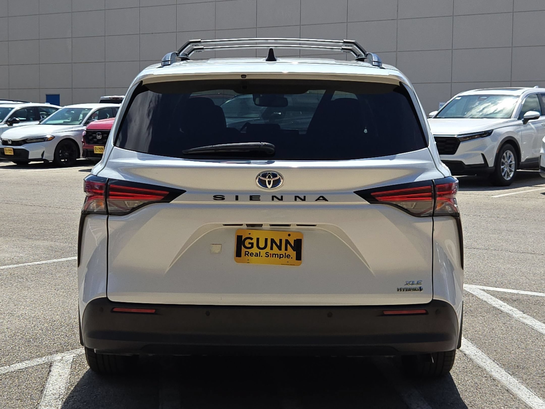 Used 2022 Toyota Sienna XLE FWD image 4