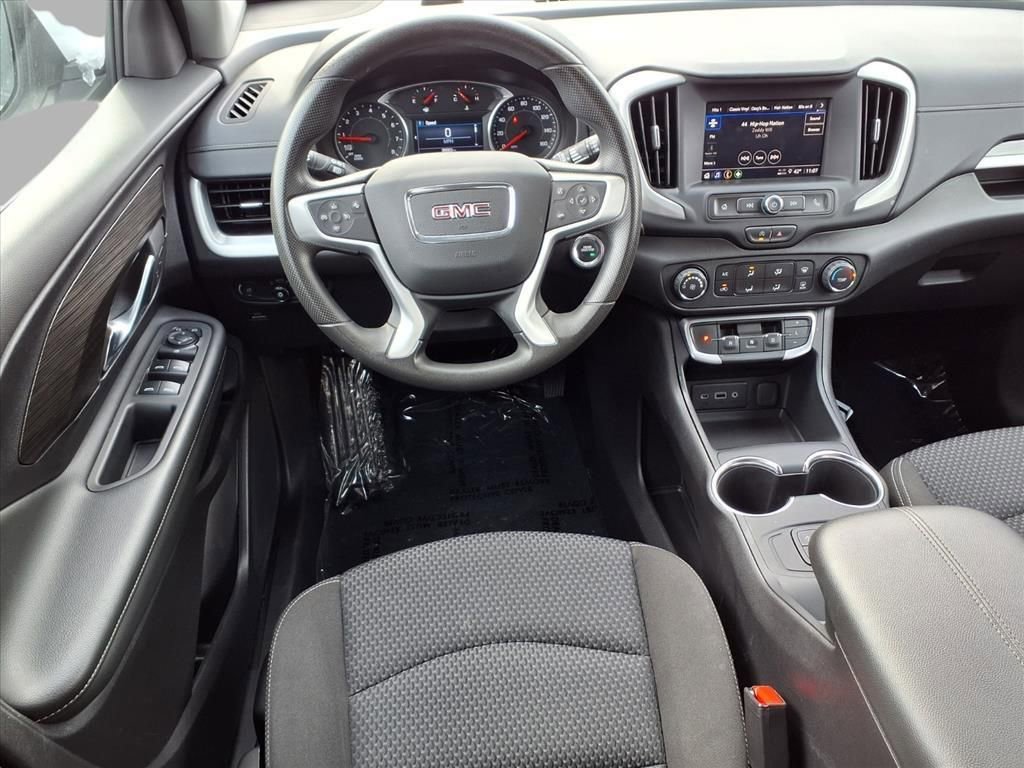 Used 2024 GMC Terrain SLE image 4