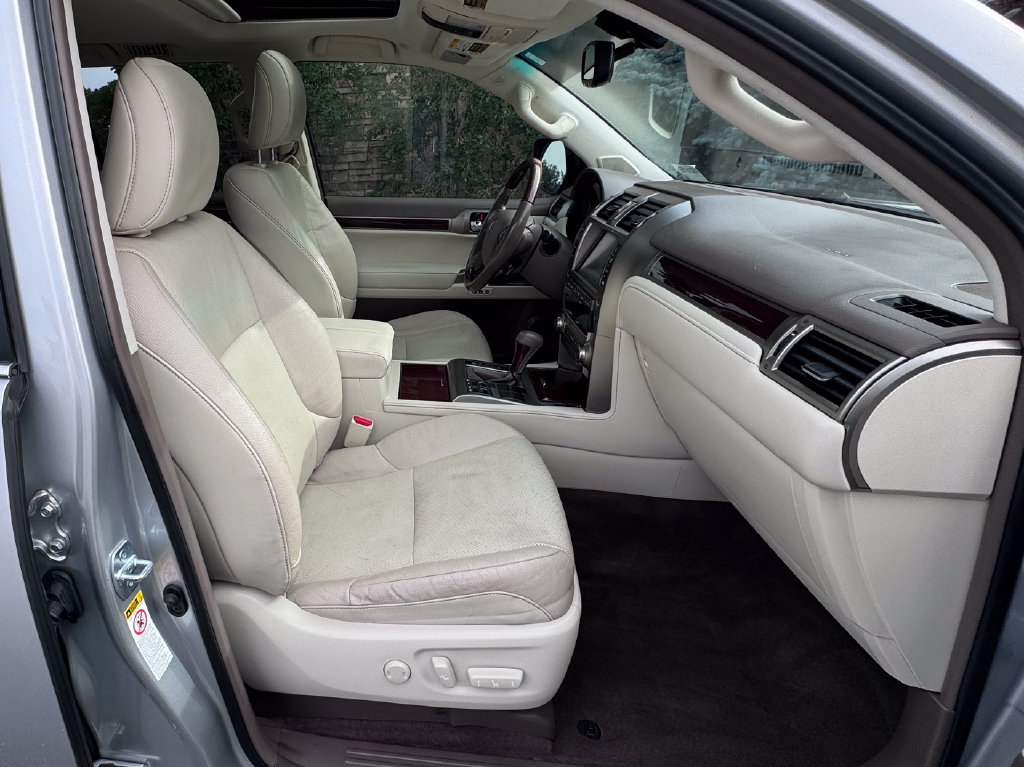 Used 2019 Lexus GX 460 Premium w/ Premium Package AWD/4WD image 38