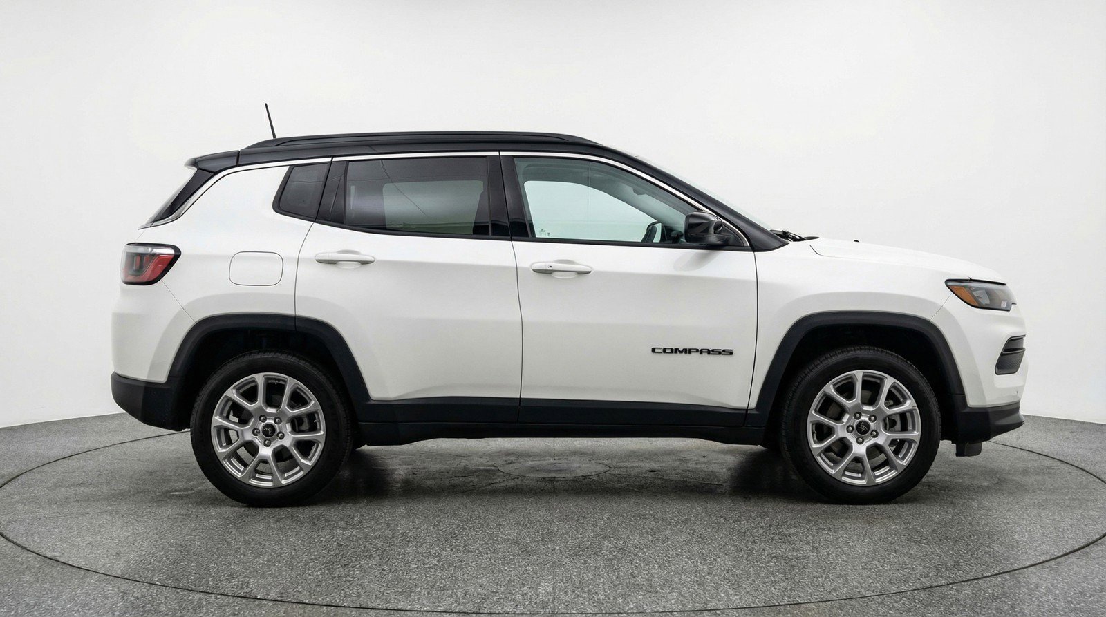Used 2025 Jeep Compass Limited image 11