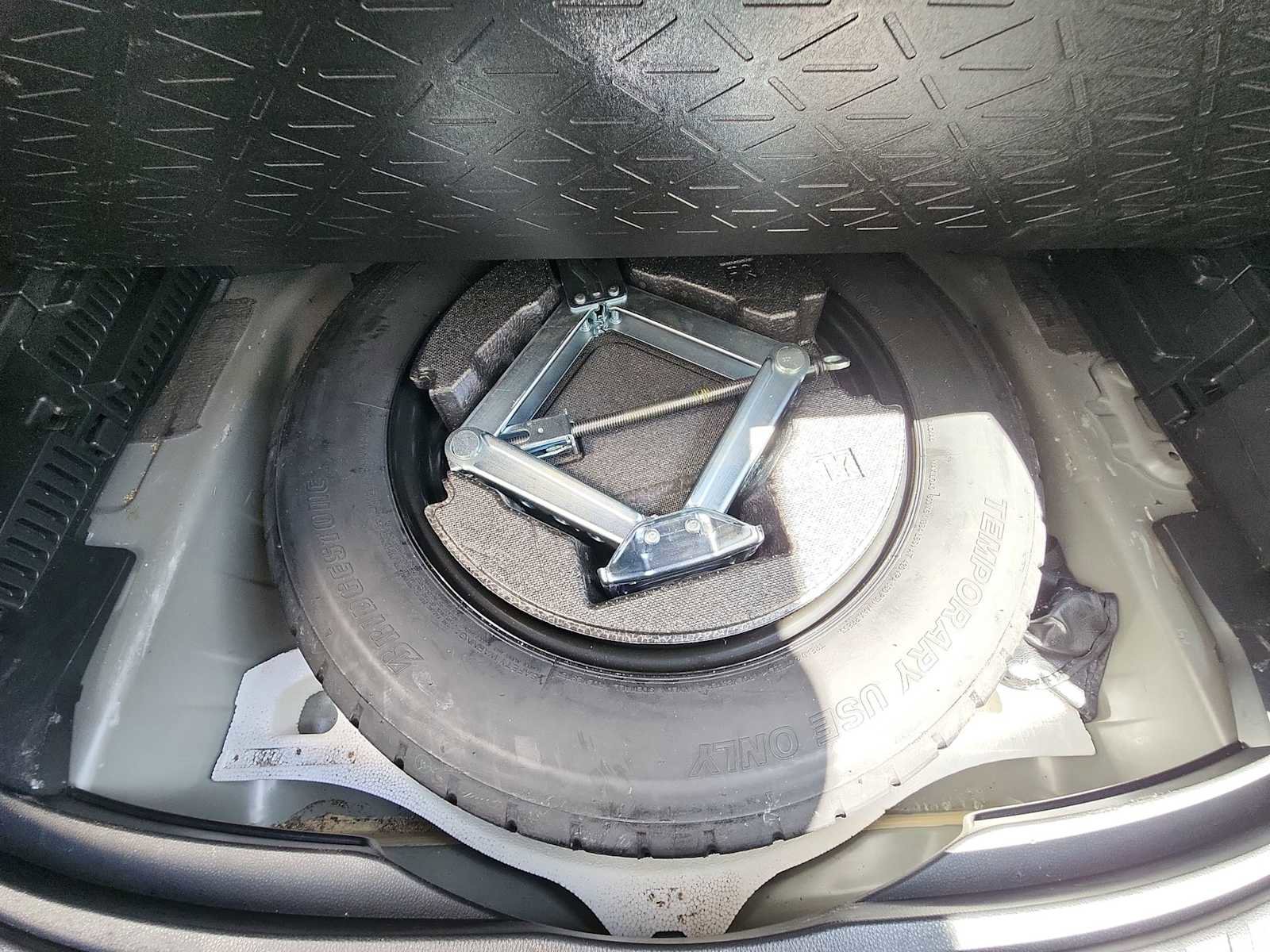 Used 2024 Toyota RAV4 XLE AWD/4WD image 25