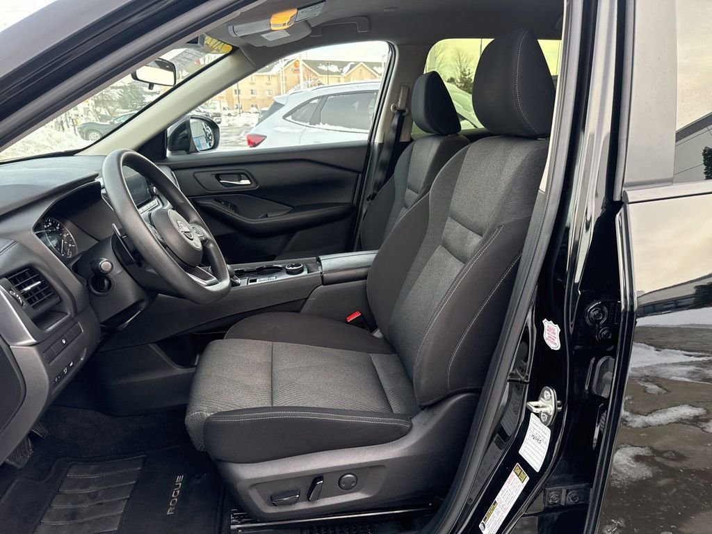 Used 2024 Nissan Rogue SV image 12