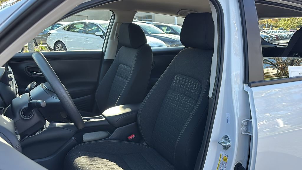 Certified 2025 Honda HR-V LX image 10