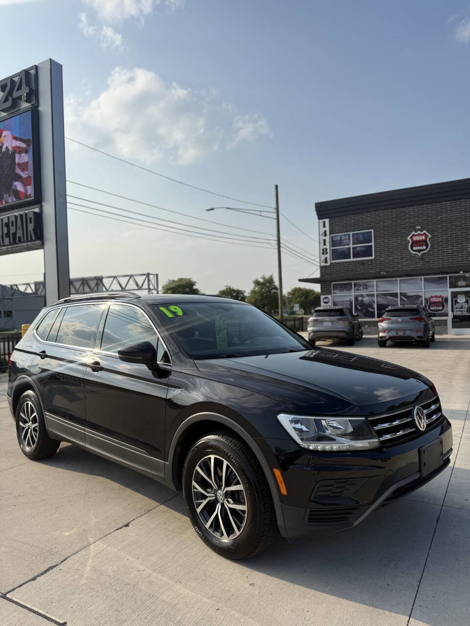 Used 2019 Volkswagen Tiguan SE w/ Panoramic Sunroof Package