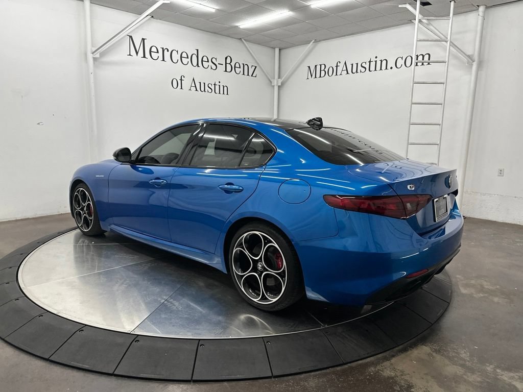 Used 2023 Alfa Romeo Giulia Veloce RWD image 5