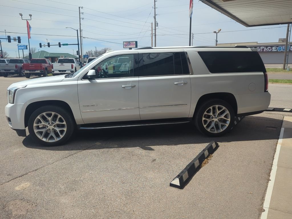 Used 2020 GMC Yukon XL Denali w/ Open Road Package image 3