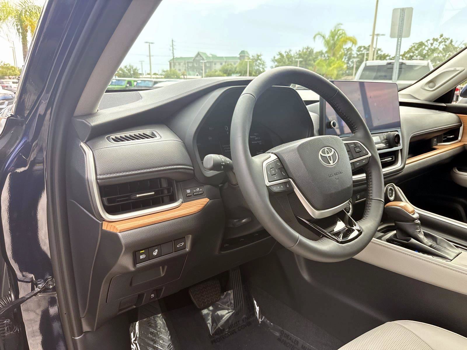 Used 2025 Toyota Grand Highlander AWD image 20