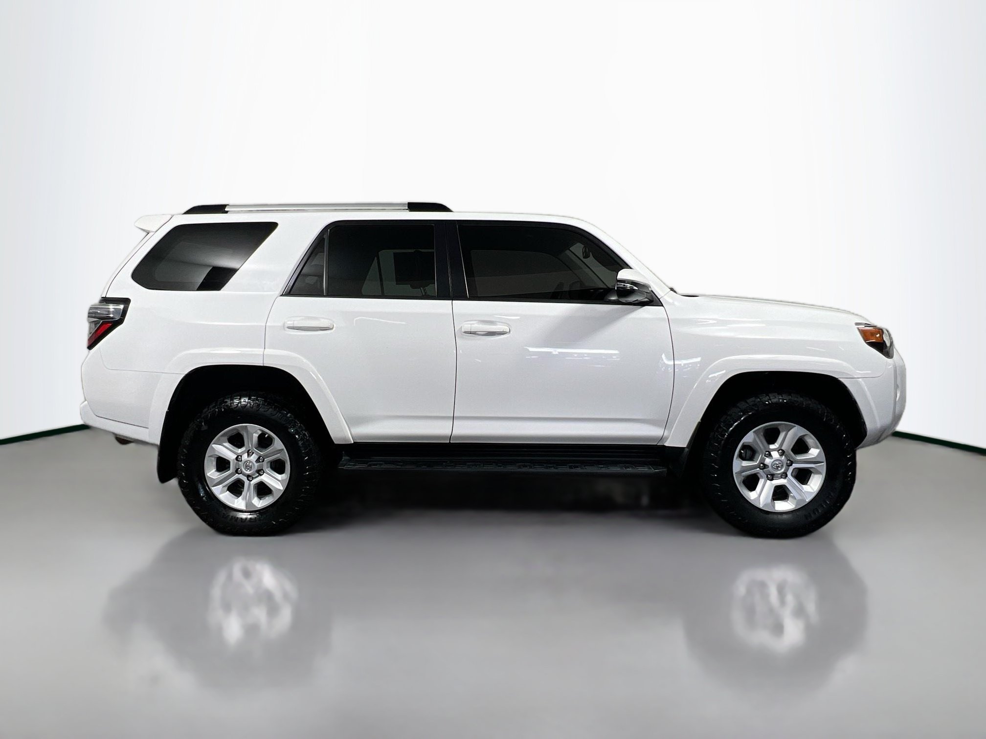 Used 2021 Toyota 4Runner SR5 Premium AWD/4WD image 3