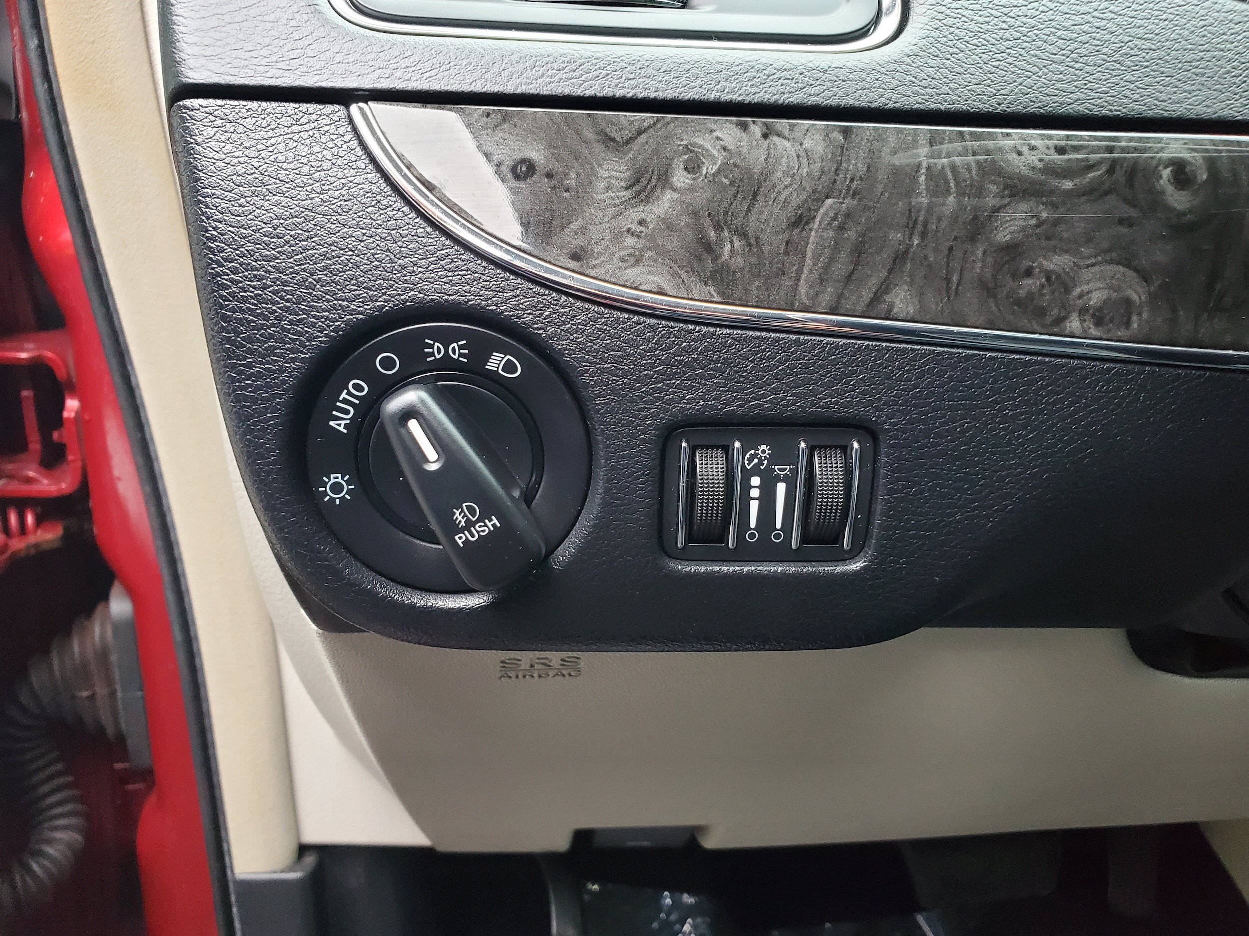 Used 2016 Chrysler Town & Country Touring FWD image 13