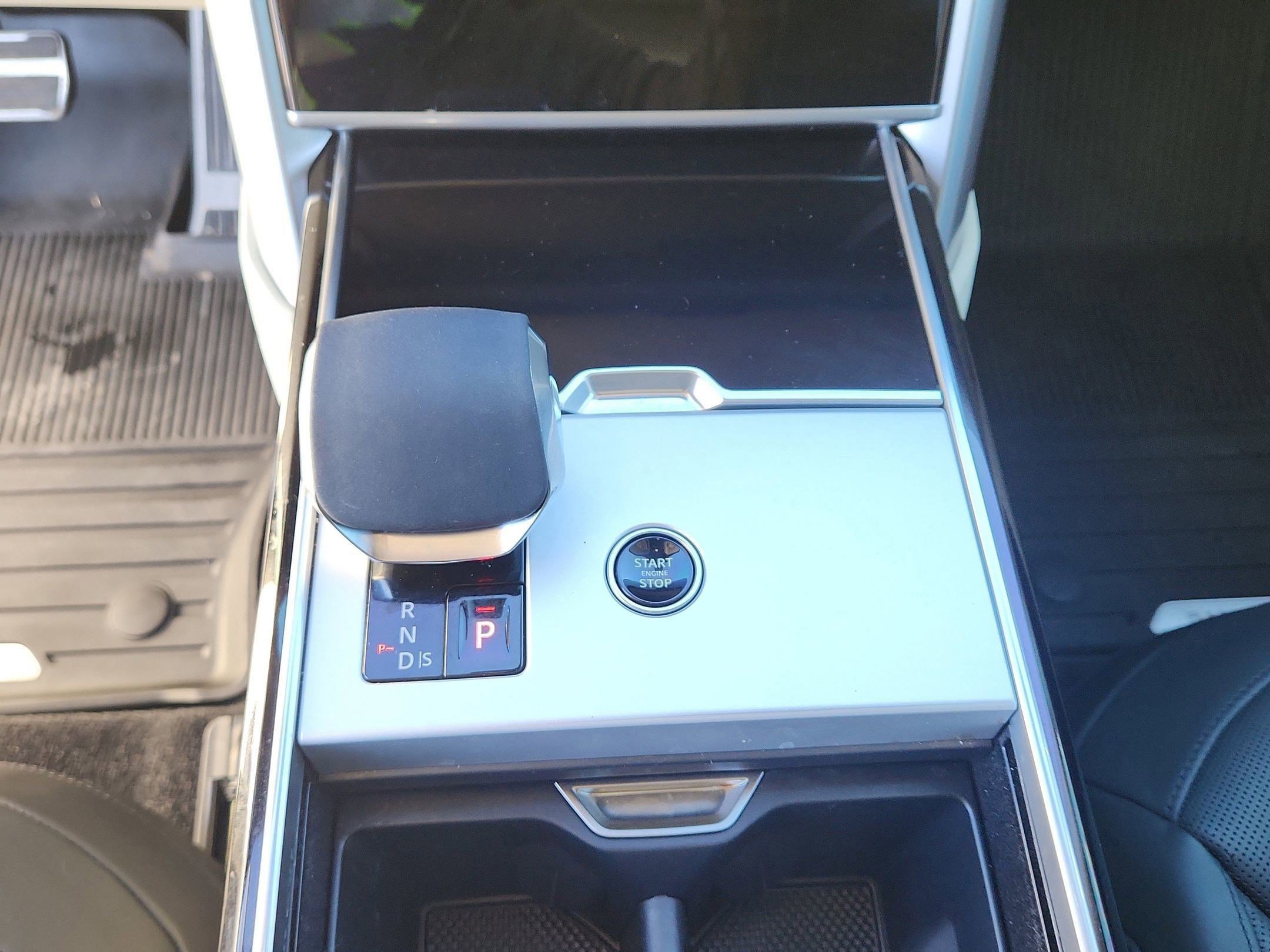 Used 2024 Land Rover Range Rover SE image 18