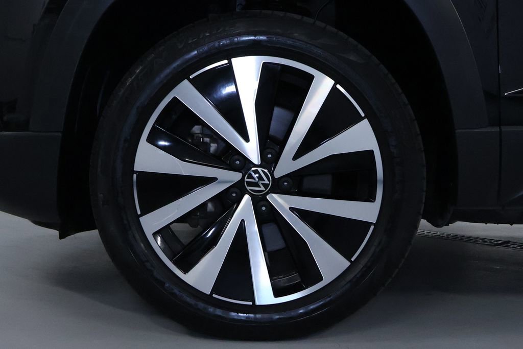 Used 2023 Volkswagen Taos SE w/ Panoramic Sunroof Package AWD/4WD image 33
