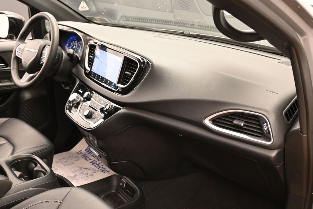 Used 2025 Chrysler Pacifica Select FWD image 38