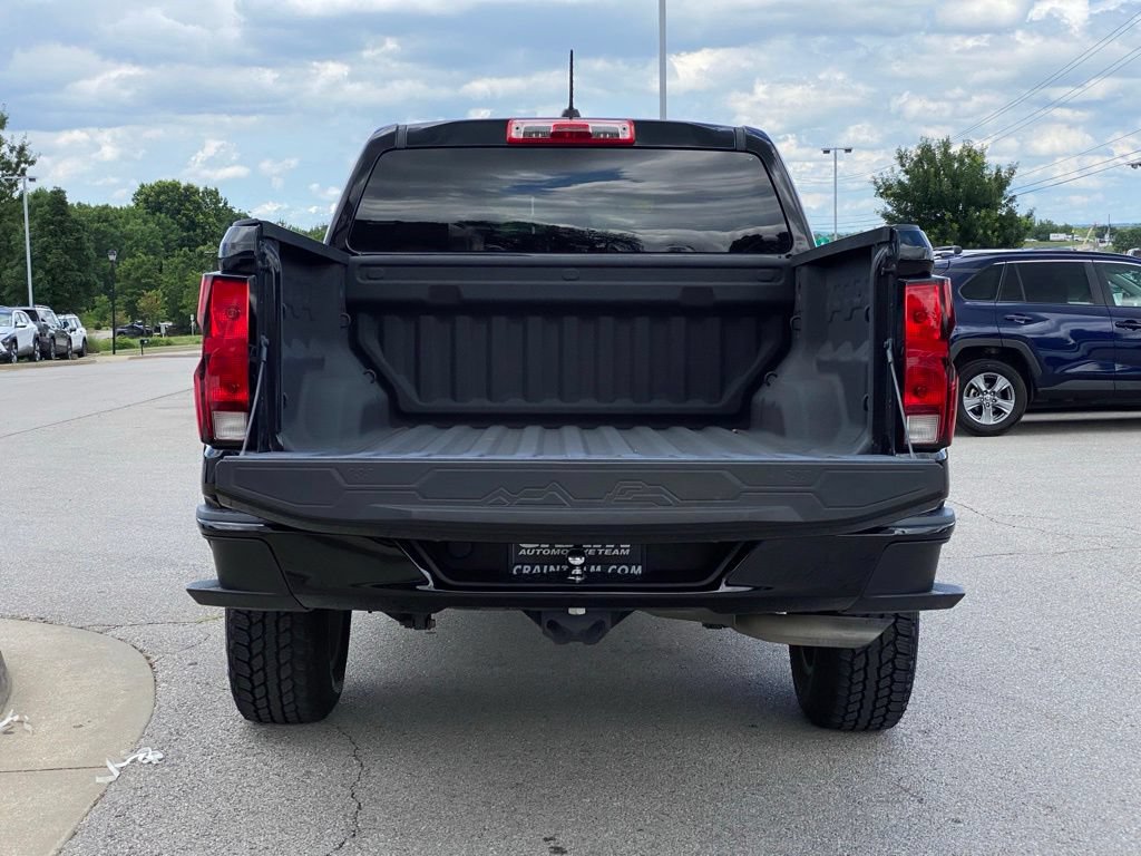 Used 2023 Chevrolet Colorado LT AWD/4WD image 7