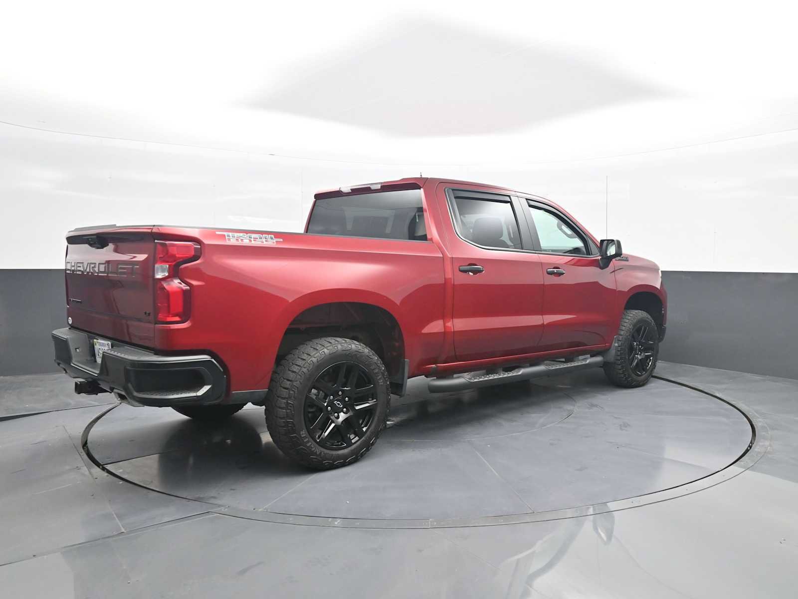 Used 2024 Chevrolet Silverado 1500 LT Trail Boss w/ LPO, Dark Essentials Package AWD/4WD image 8