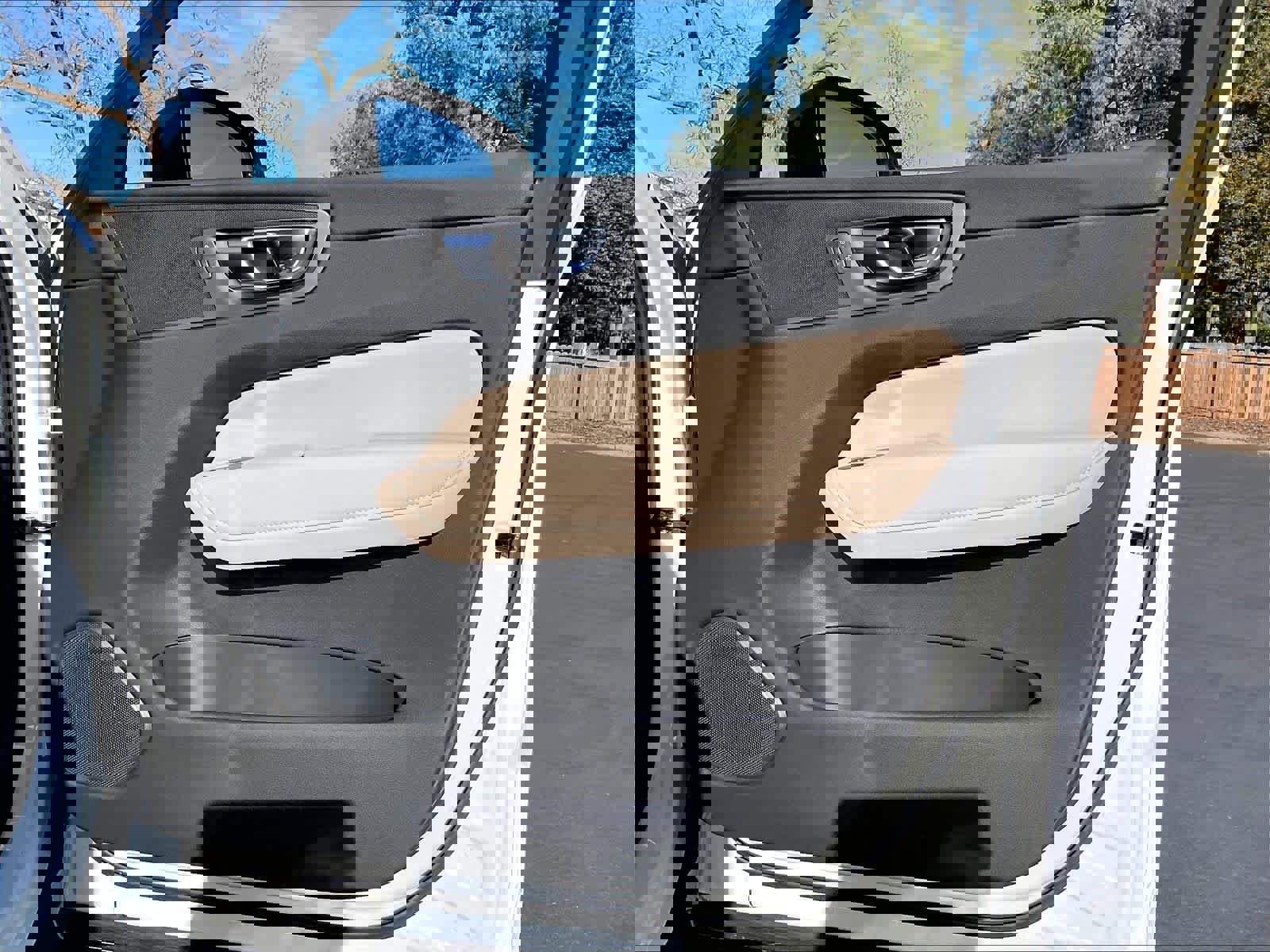 New 2026 Volvo XC60 T8 Plus w/ Protection Package Premier image 30